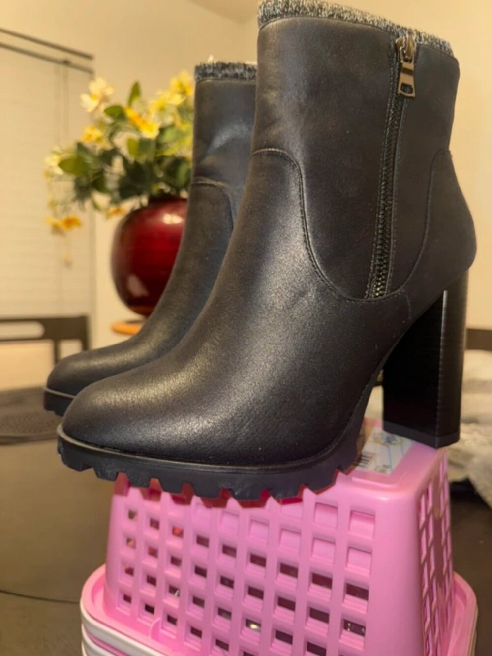 Just Fab Carlina boots New size 9
